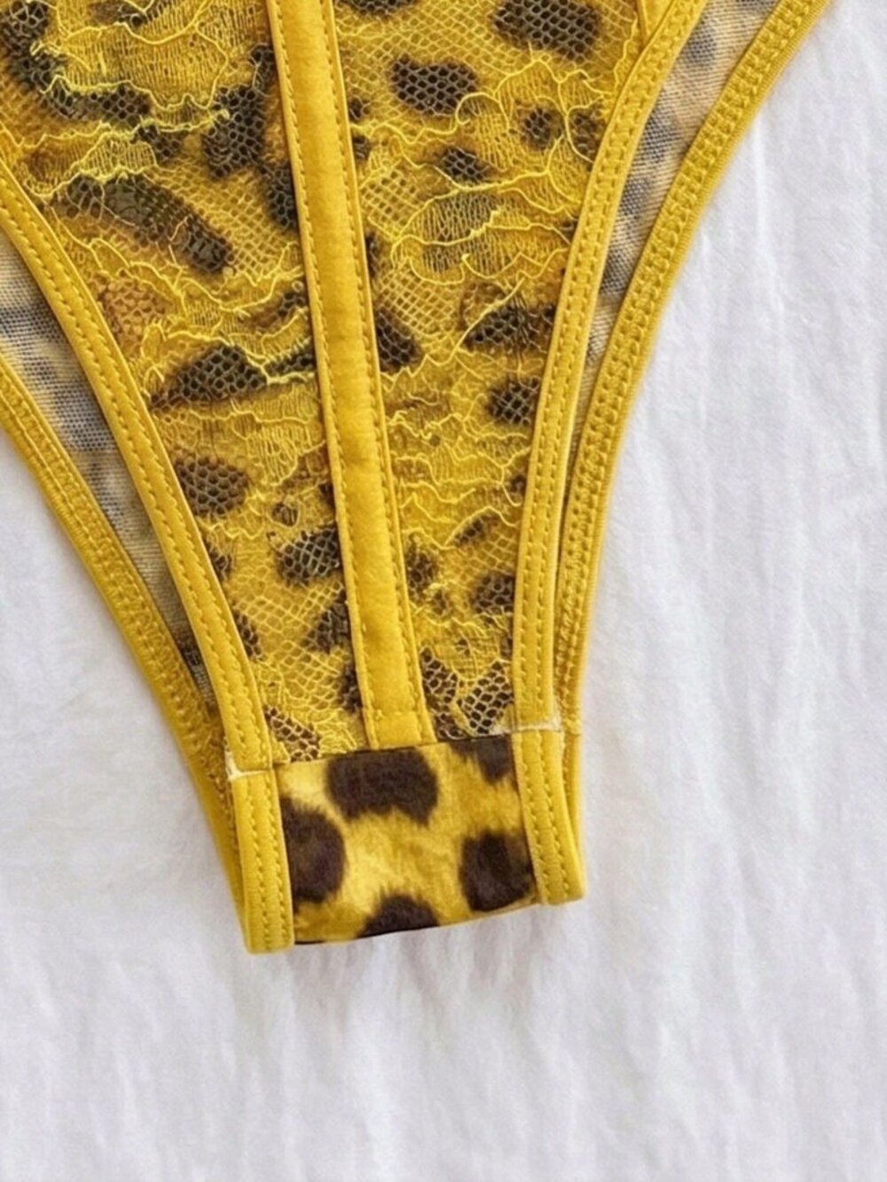 Yellow Casual Women's Leopard Print Bustier Lace Trim Camisole - Picture 5 of 7